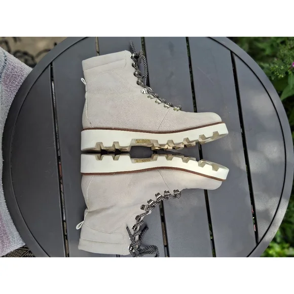 mi.im Beige Lace Up Boots with Black Laces US 9 MILITARY Winter Lug Heel EUC - Picture 5 of 11